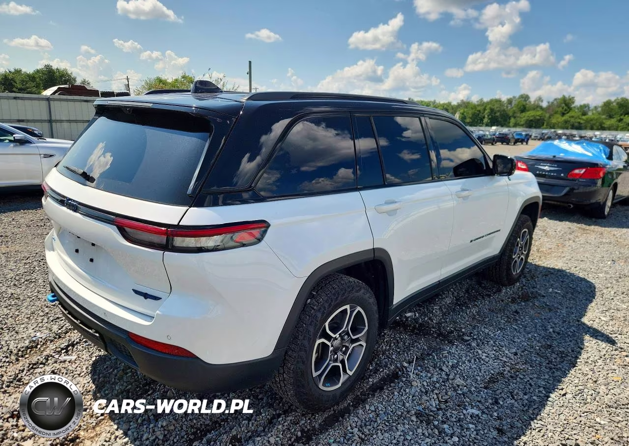 2023 Jeep Grand Cherokee Trailhawk 4Xe VIN:1C4RJYC67P8807534 - 3