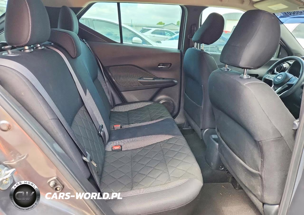 2018 Nissan Kicks S VIN:3N1CP5CU2JL506070 - 10