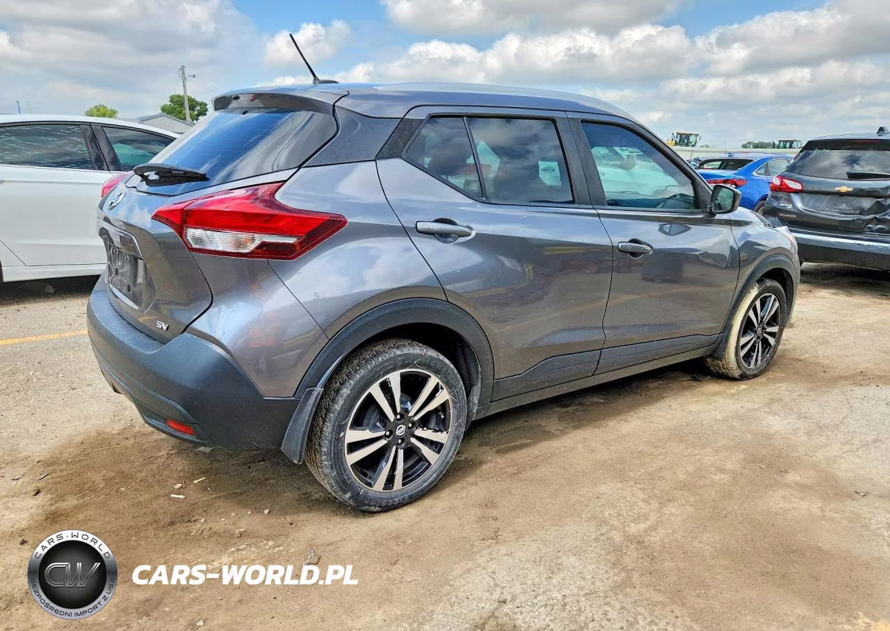 2018 Nissan Kicks S VIN:3N1CP5CU2JL506070 - 3