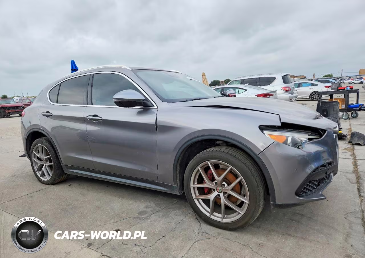 2018 Alfa Romeo Stelvio Ti VIN:ZASFAKBN0J7B97991 - 4