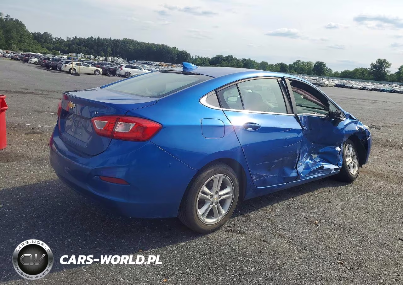 2018 Chevrolet Cruze Lt VIN:1G1BE5SM7J7101142 - 3