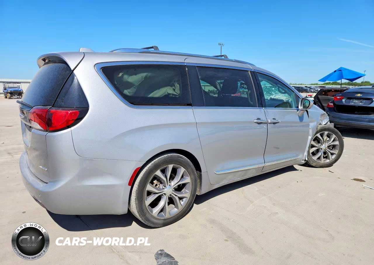 2018 Chrysler Pacifica Limited VIN:2C4RC1GG3JR245891 - 3