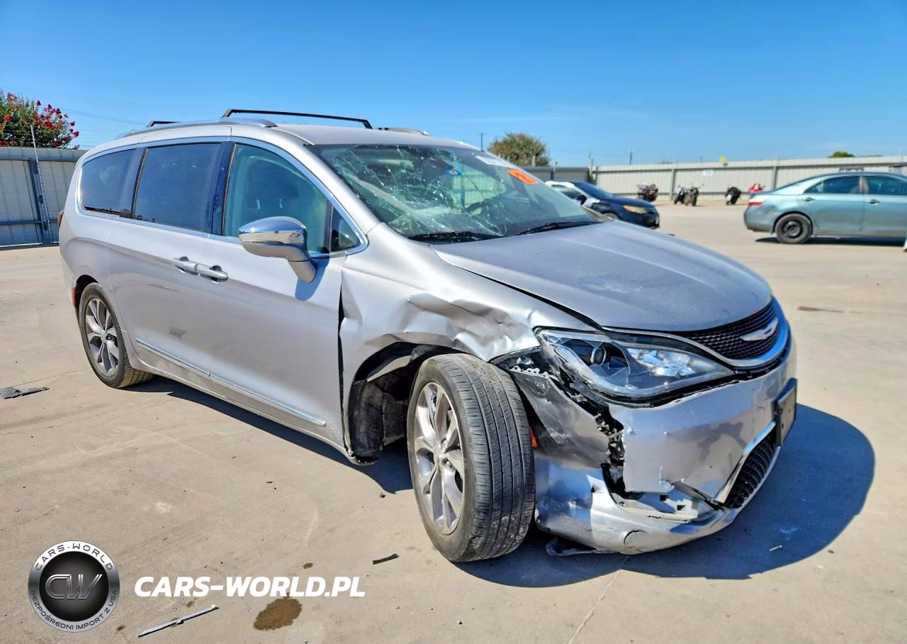 2018 Chrysler Pacifica Limited VIN:2C4RC1GG3JR245891 - 4