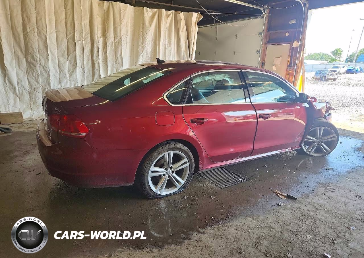 2015 Volkswagen Passat Se VIN:1VWBV7A3XFC018960 - 3