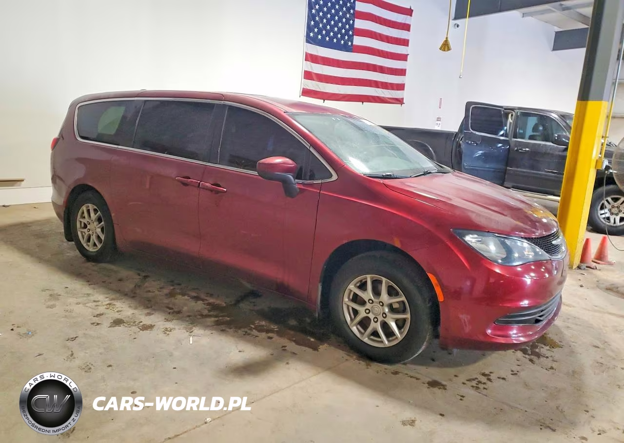 2017 Chrysler Pacifica Touring VIN:2C4RC1DG5HR510986 - 4