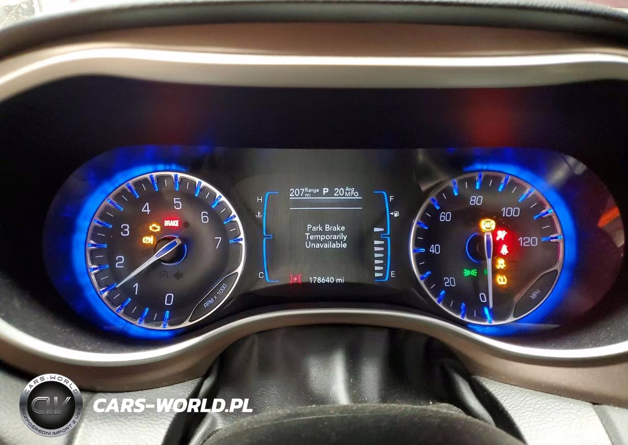 2017 Chrysler Pacifica Touring VIN:2C4RC1DG5HR510986 - 9