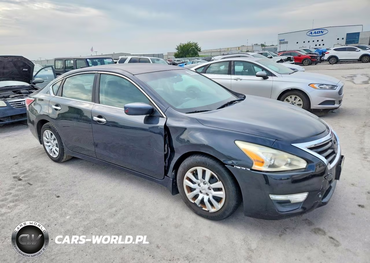 2014 Nissan Altima 2.5 S VIN:1N4AL3AP2EN370438 - 4