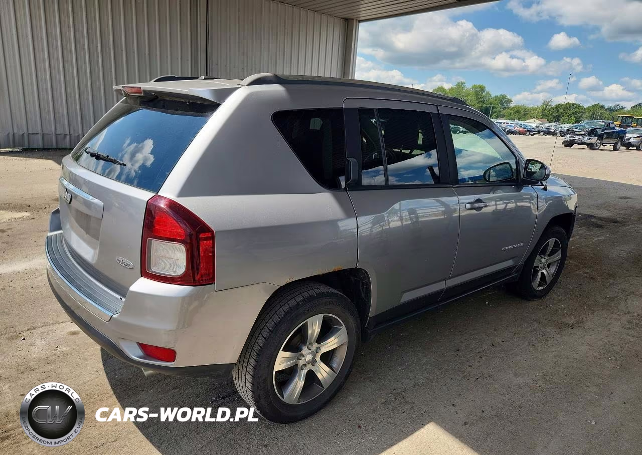 2016 Jeep Compass Latitude VIN:1C4NJCEA1GD716057 - 3