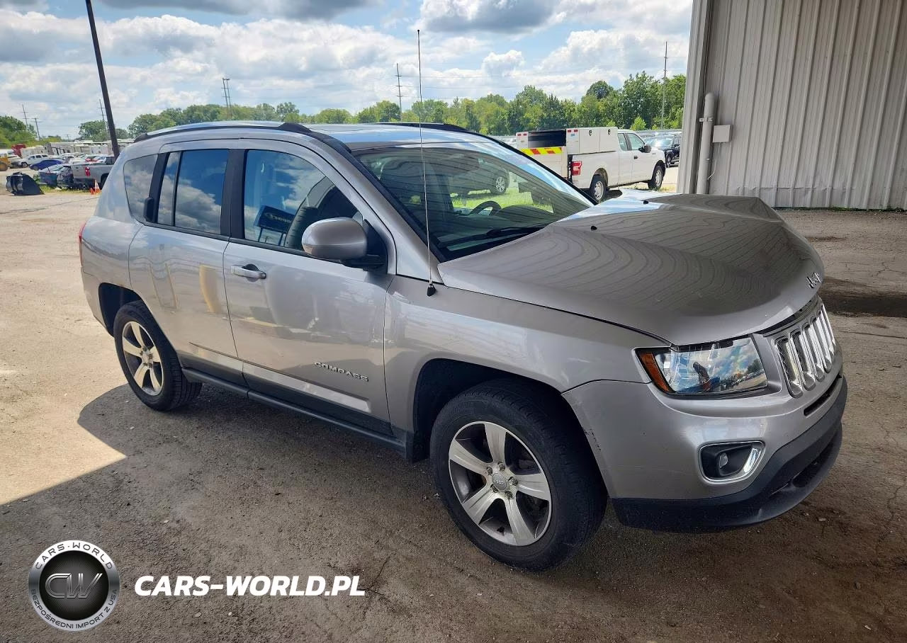 2016 Jeep Compass Latitude VIN:1C4NJCEA1GD716057 - 4