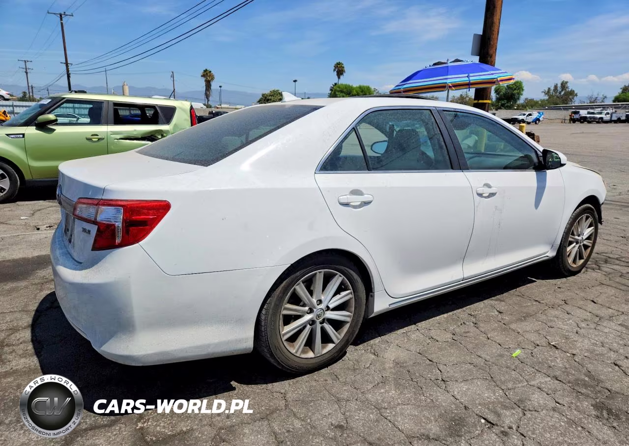 2014 Toyota Camry Xle V6 VIN:4T1BK1FK5EU546855 - 3
