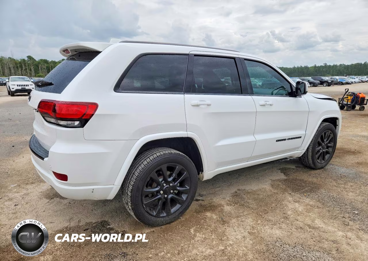 2017 Jeep Grand Cherokee Laredo VIN:1C4RJFAG3HC927412 - 3