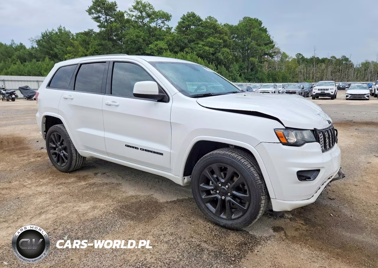 2017 Jeep Grand Cherokee Laredo VIN:1C4RJFAG3HC927412 - 4
