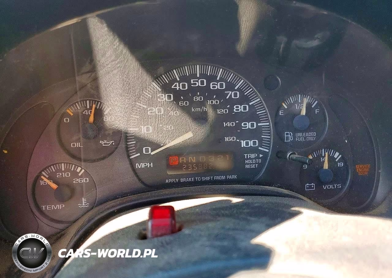 2002 Chevrolet Express G1500 VIN:1GCFG15R021194402 - 9