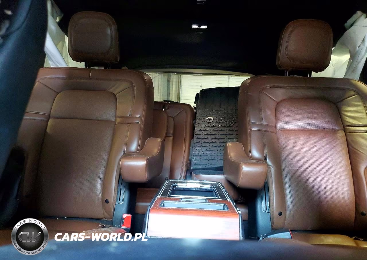 2021 Lincoln Aviator Grand Touring VIN:5LMYJ8XY2MNL00053 - 10