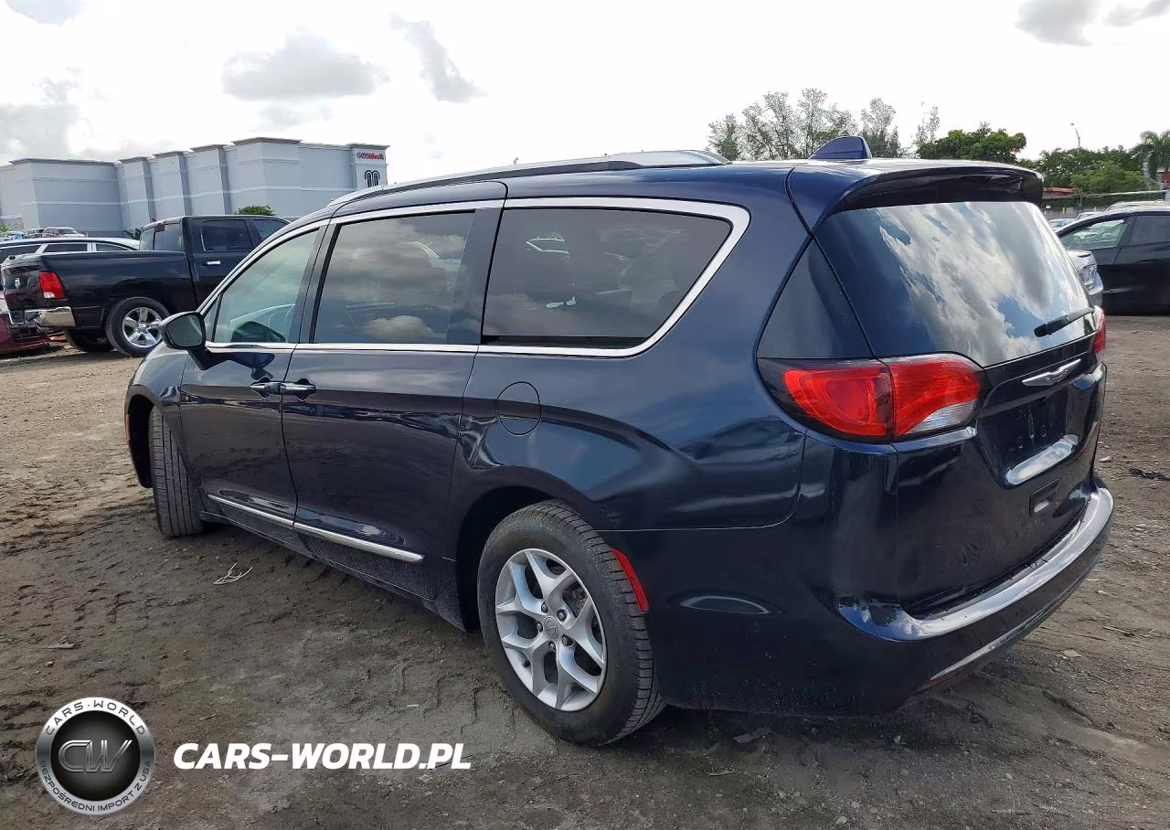 2018 Chrysler Pacifica Touring L Plus VIN:2C4RC1EG5JR106204 - 2