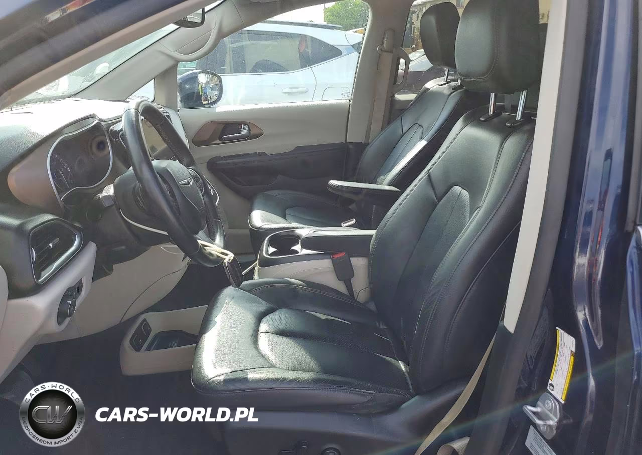 2018 Chrysler Pacifica Touring L Plus VIN:2C4RC1EG5JR106204 - 7