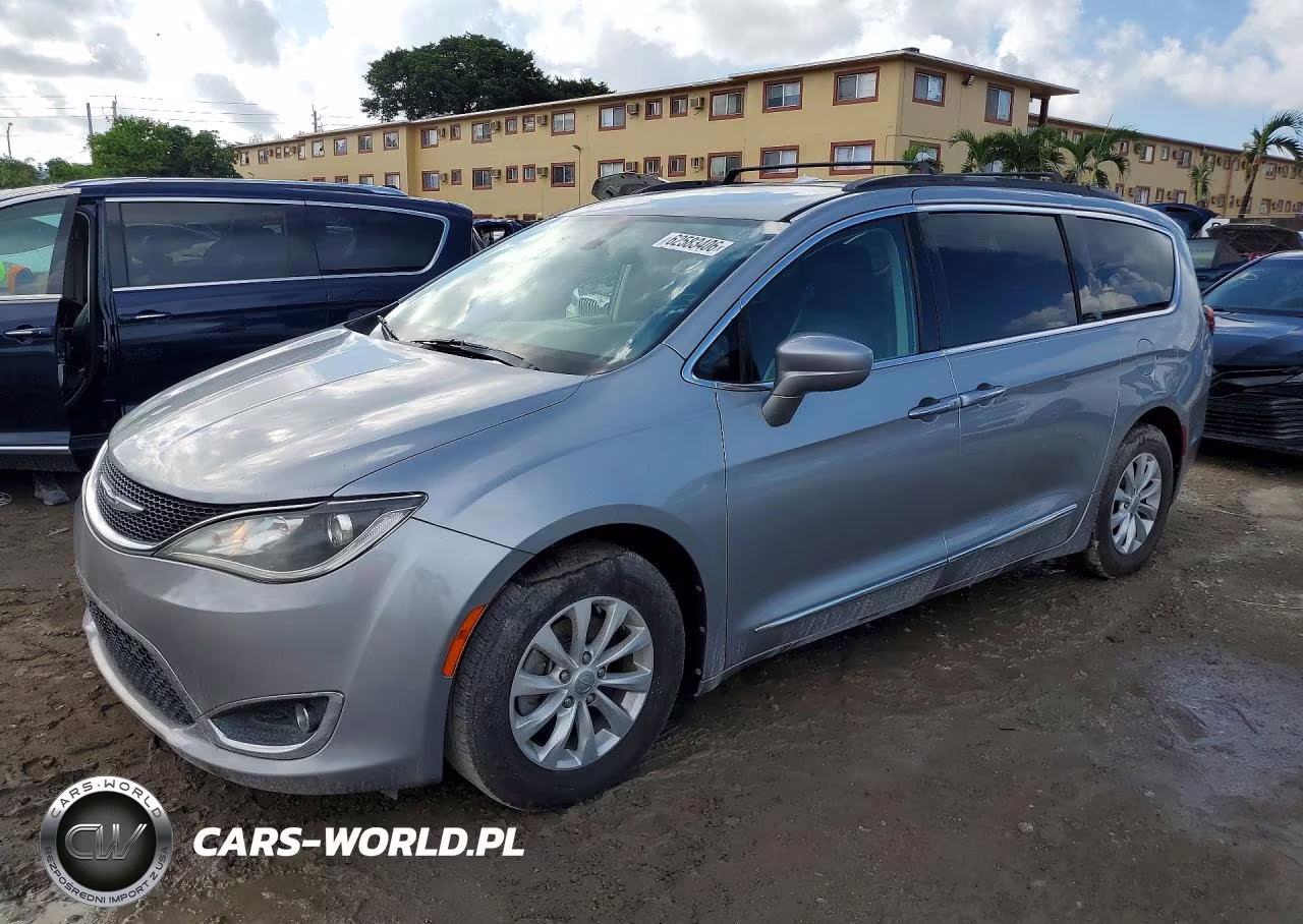 2017 Chrysler Pacifica Touring L – zdjęcie 1 z 13