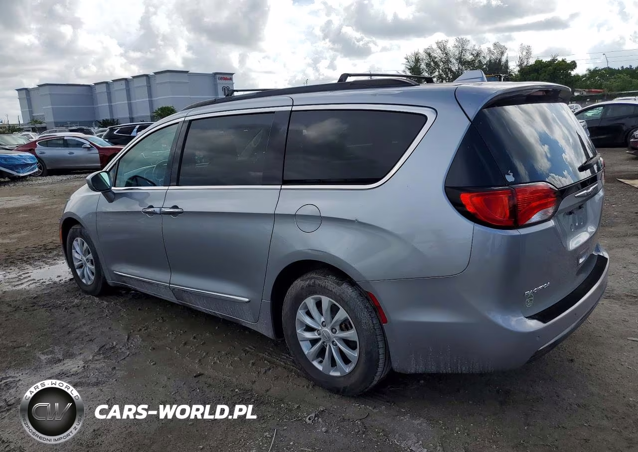 2017 Chrysler Pacifica Touring L VIN:2C4RC1BG5HR747271 - 2