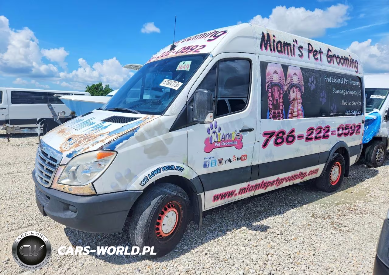2010 Freightliner Sprinter 2500 Food Truck – zdjęcie 1 z 12