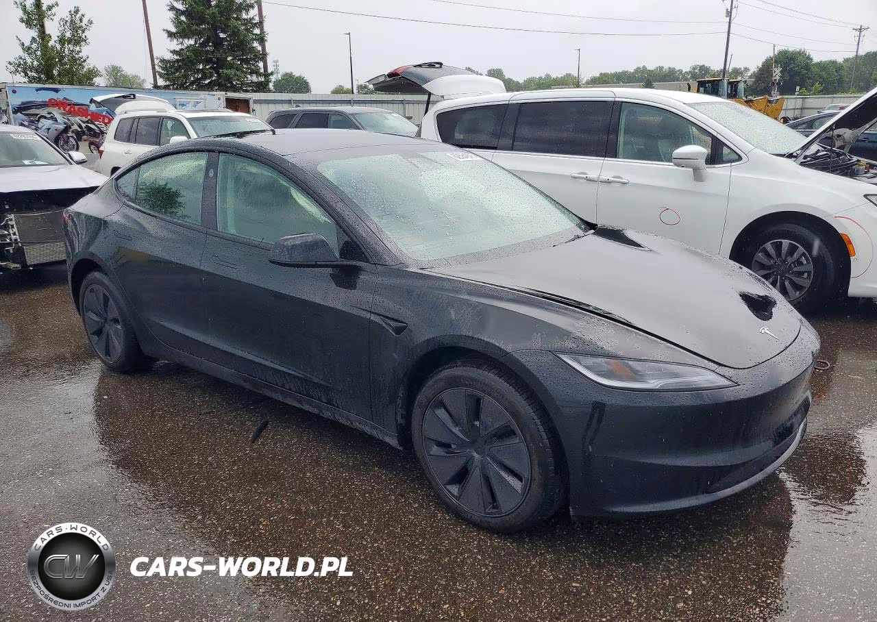 2025 Tesla Model 3 VIN:5YJ3E1EB3SF882252 - 4