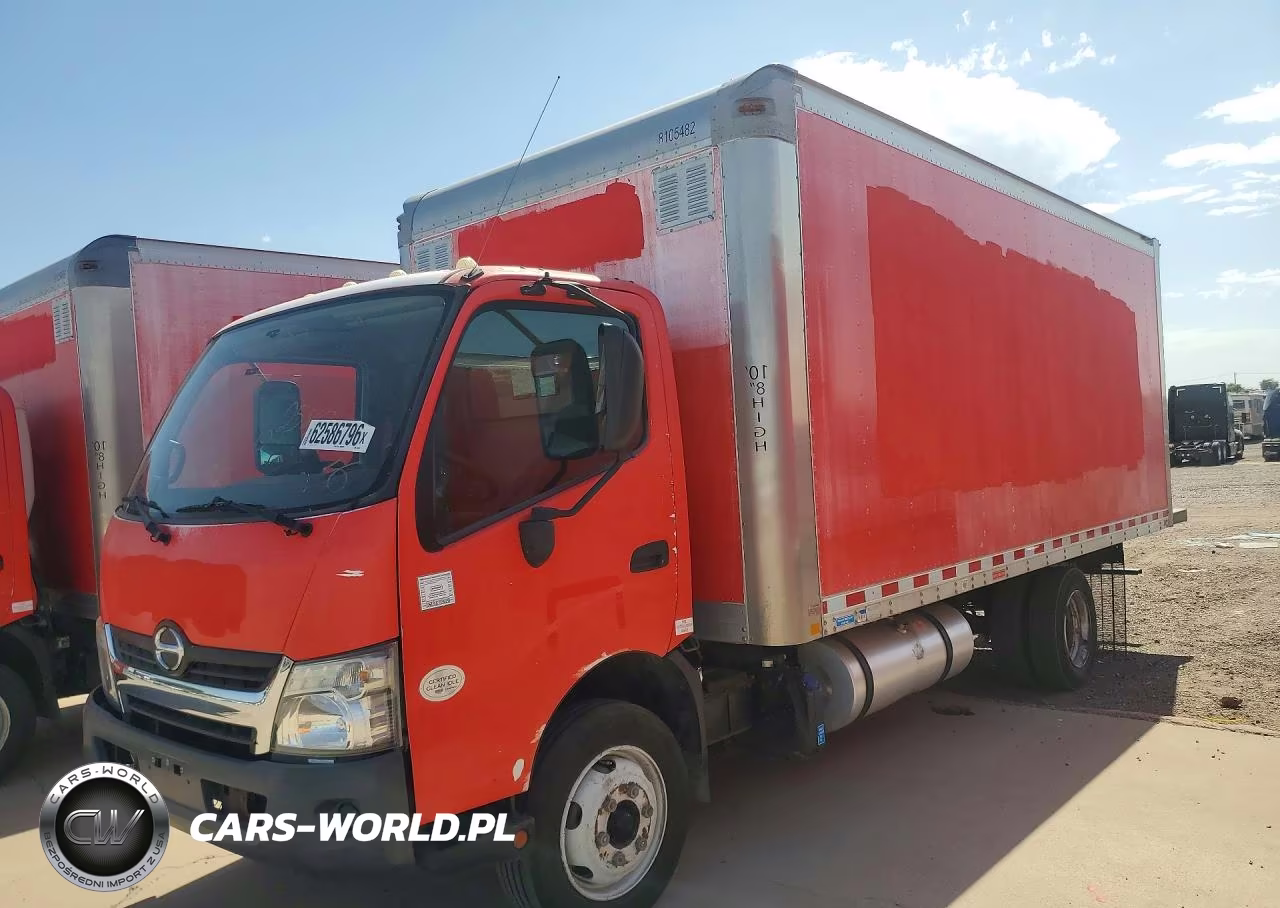 2017 Hino 195 Box Truck