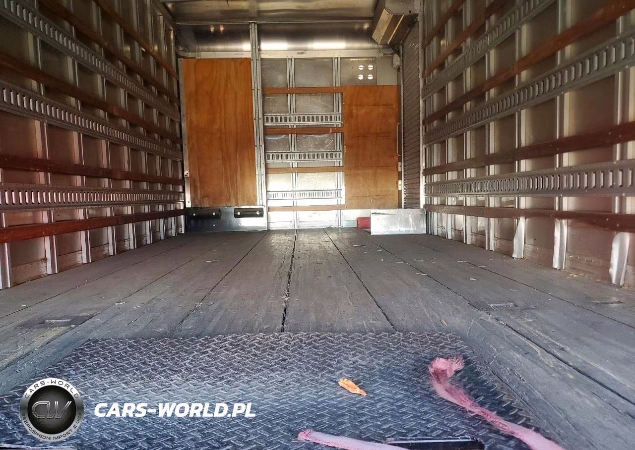 2017 Hino 195 Box Truck VIN:JHHSDM2H5HK005859 - 10