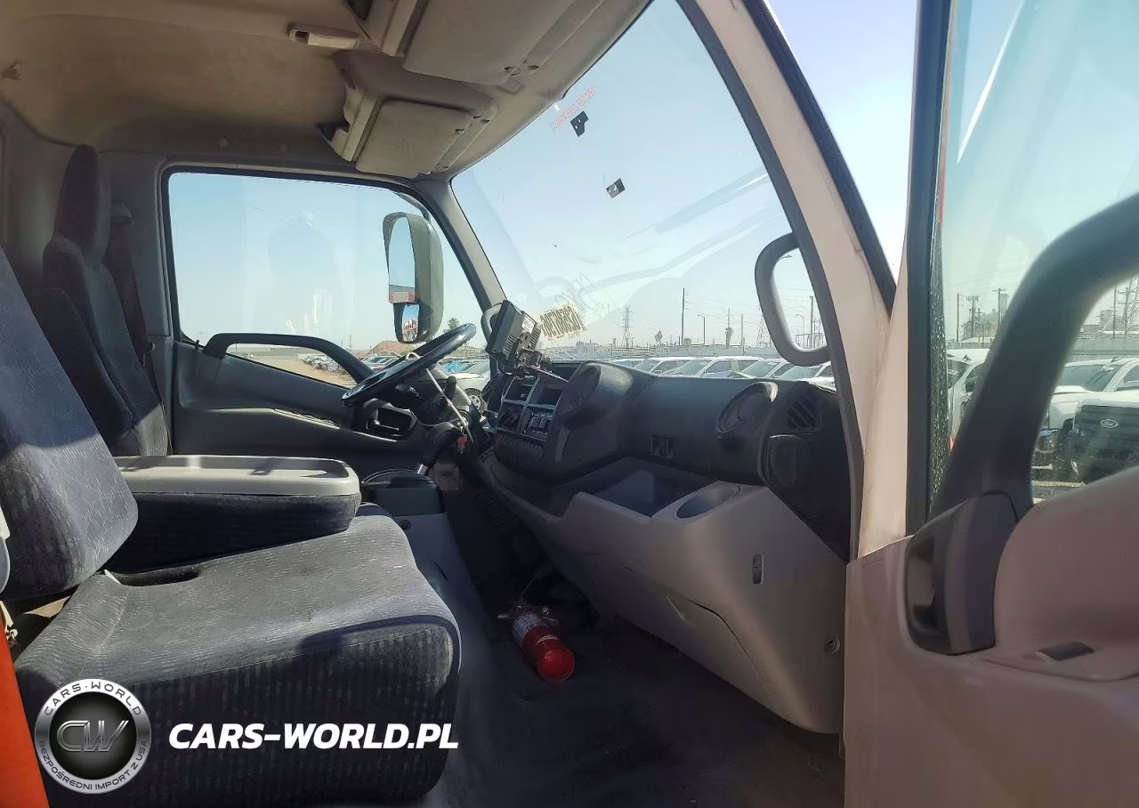 2017 Hino 195 Box Truck VIN:JHHSDM2H5HK005859 - 11