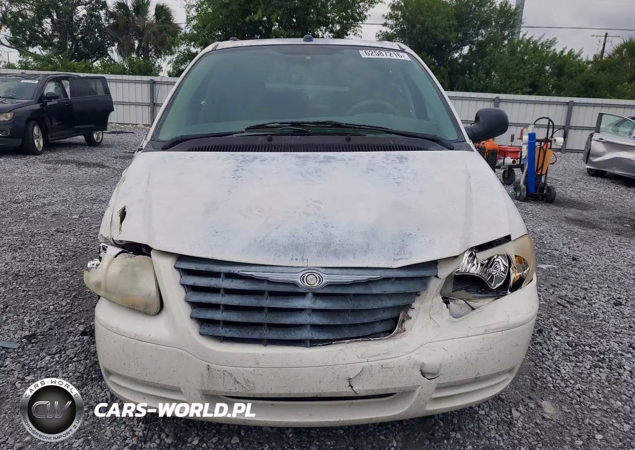2005 Chrysler Town & Country VIN:1C4GP45R35B430786 - 5