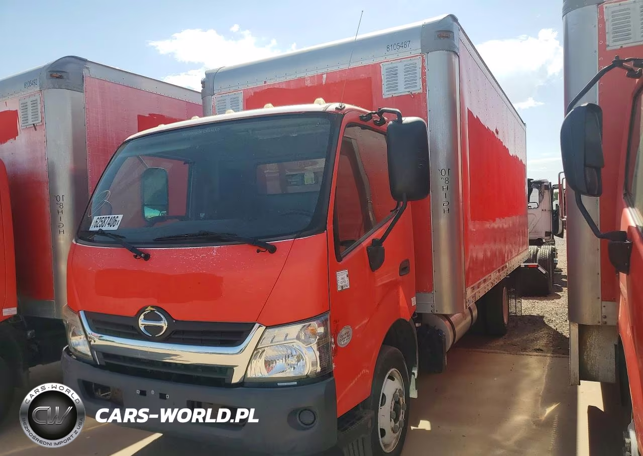 2017 Hino 195 Box Truck