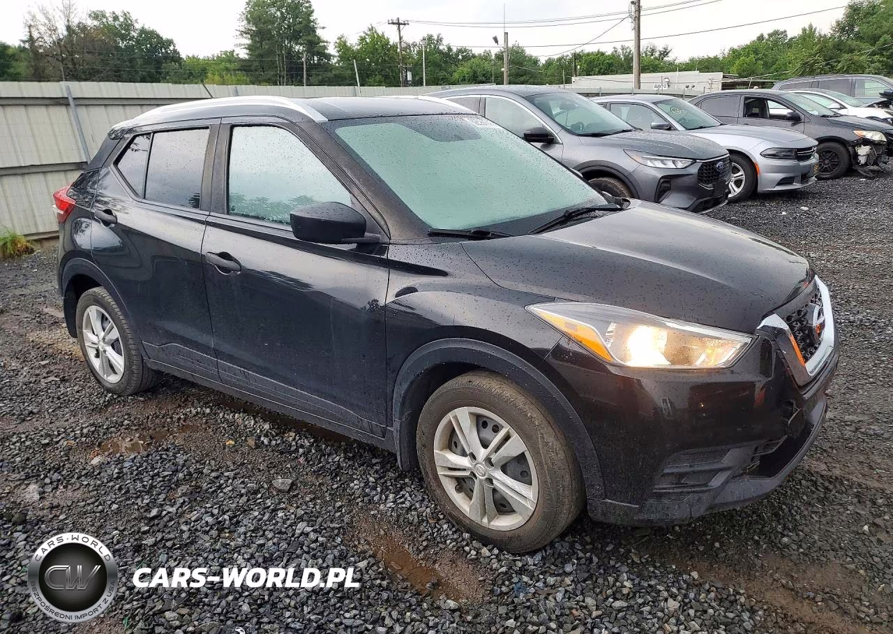 2019 Nissan Kicks S VIN:3N1CP5CUXKL530828 - 4