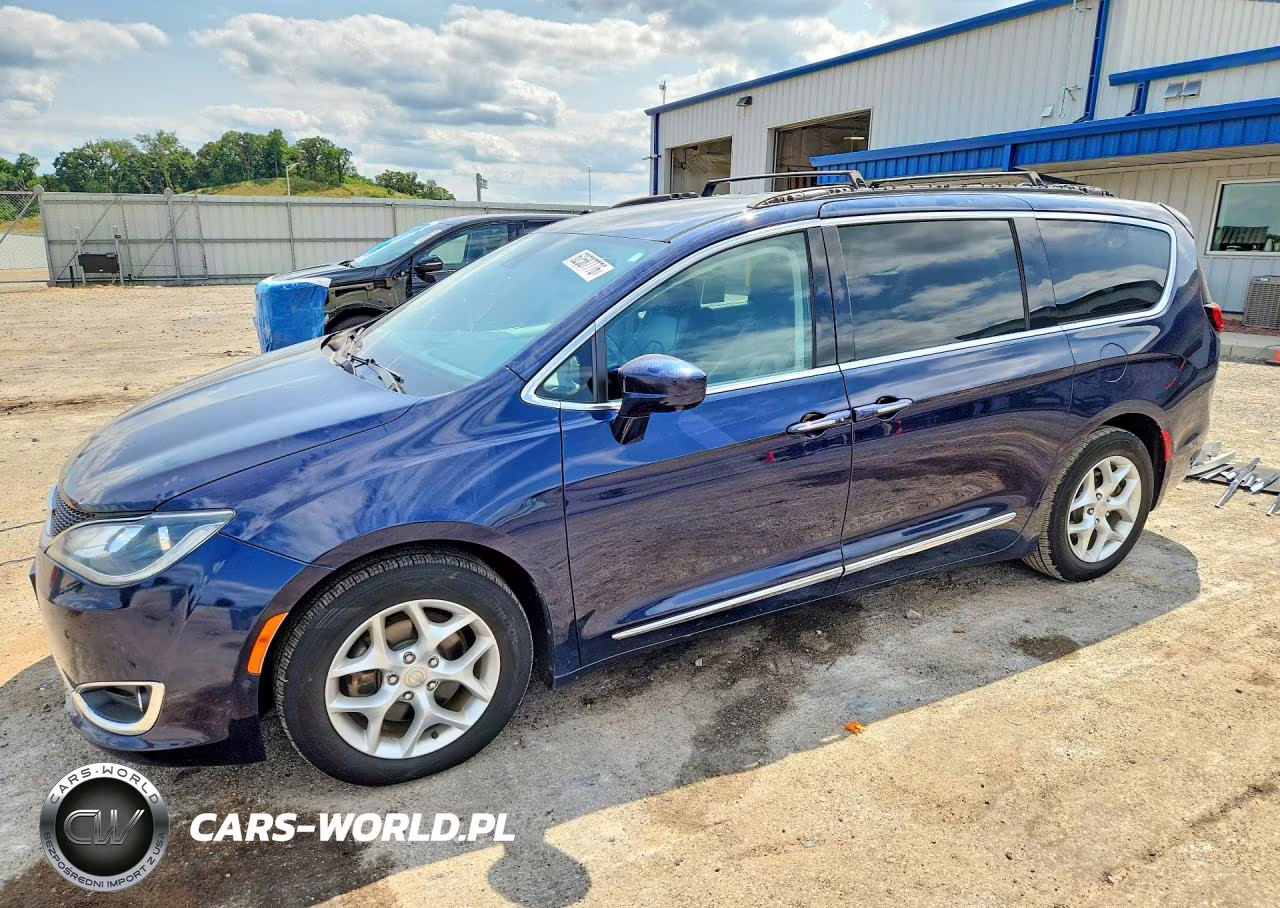 2017 Chrysler Pacifica Touring L Plus
