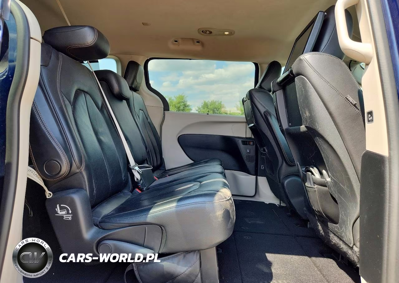 2017 Chrysler Pacifica Touring L Plus VIN:2C4RC1EG5HR634898 - 11