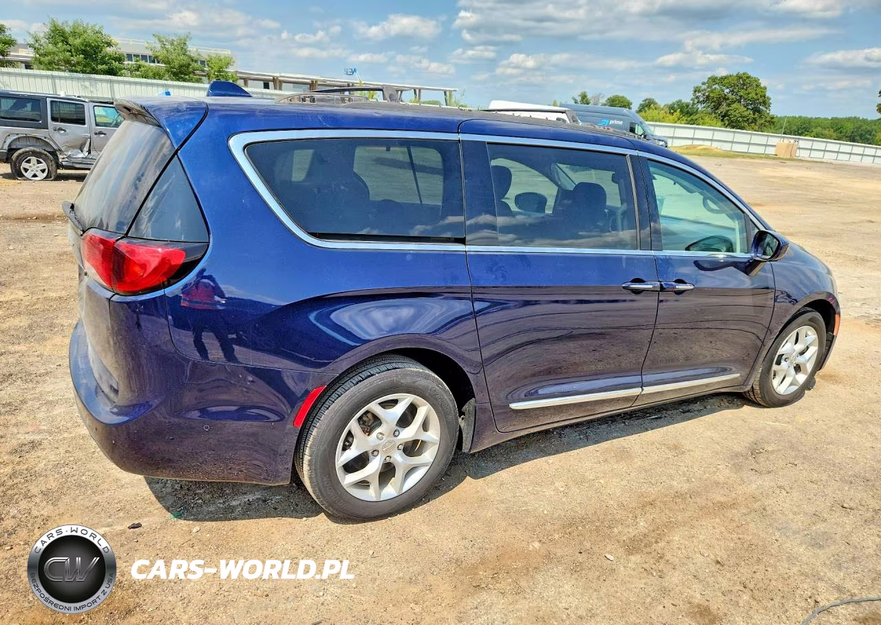 2017 Chrysler Pacifica Touring L Plus VIN:2C4RC1EG5HR634898 - 3