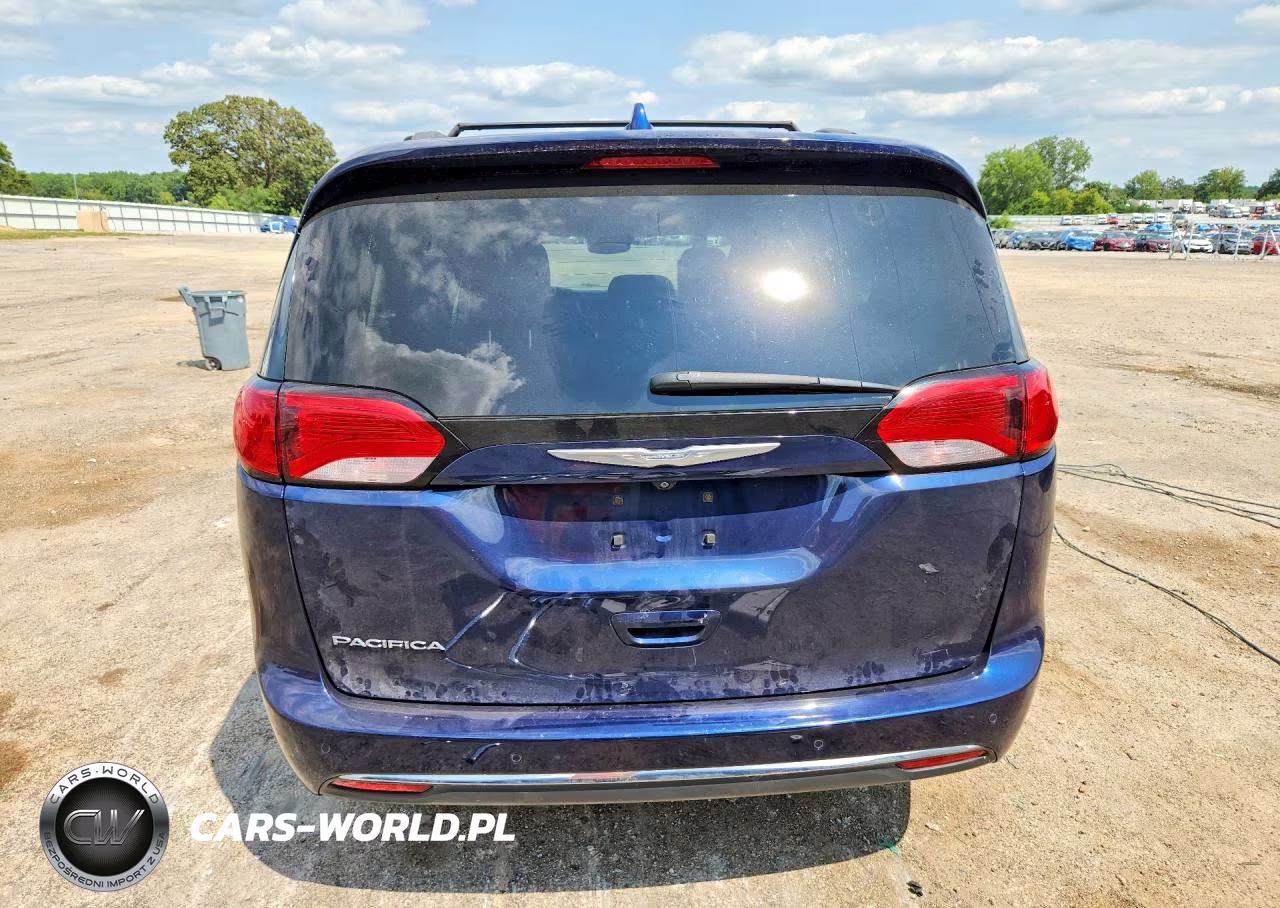 2017 Chrysler Pacifica Touring L Plus VIN:2C4RC1EG5HR634898 - 6