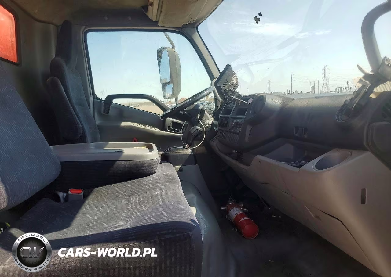2018 Hino 195 Box Truck VIN:JHHSDM2H0JK006410 - 11