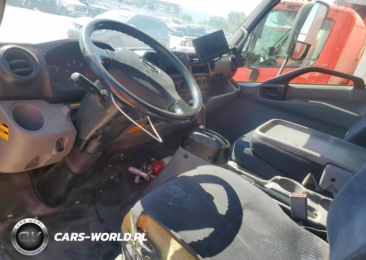 2018 Hino 195 Box Truck VIN:JHHSDM2H0JK006410 - 8