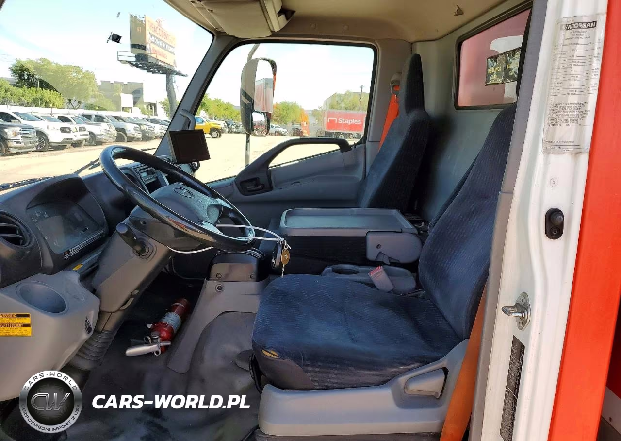 2018 Hino 195 Box Truck VIN:JHHSDM2H9JK006308 - 7