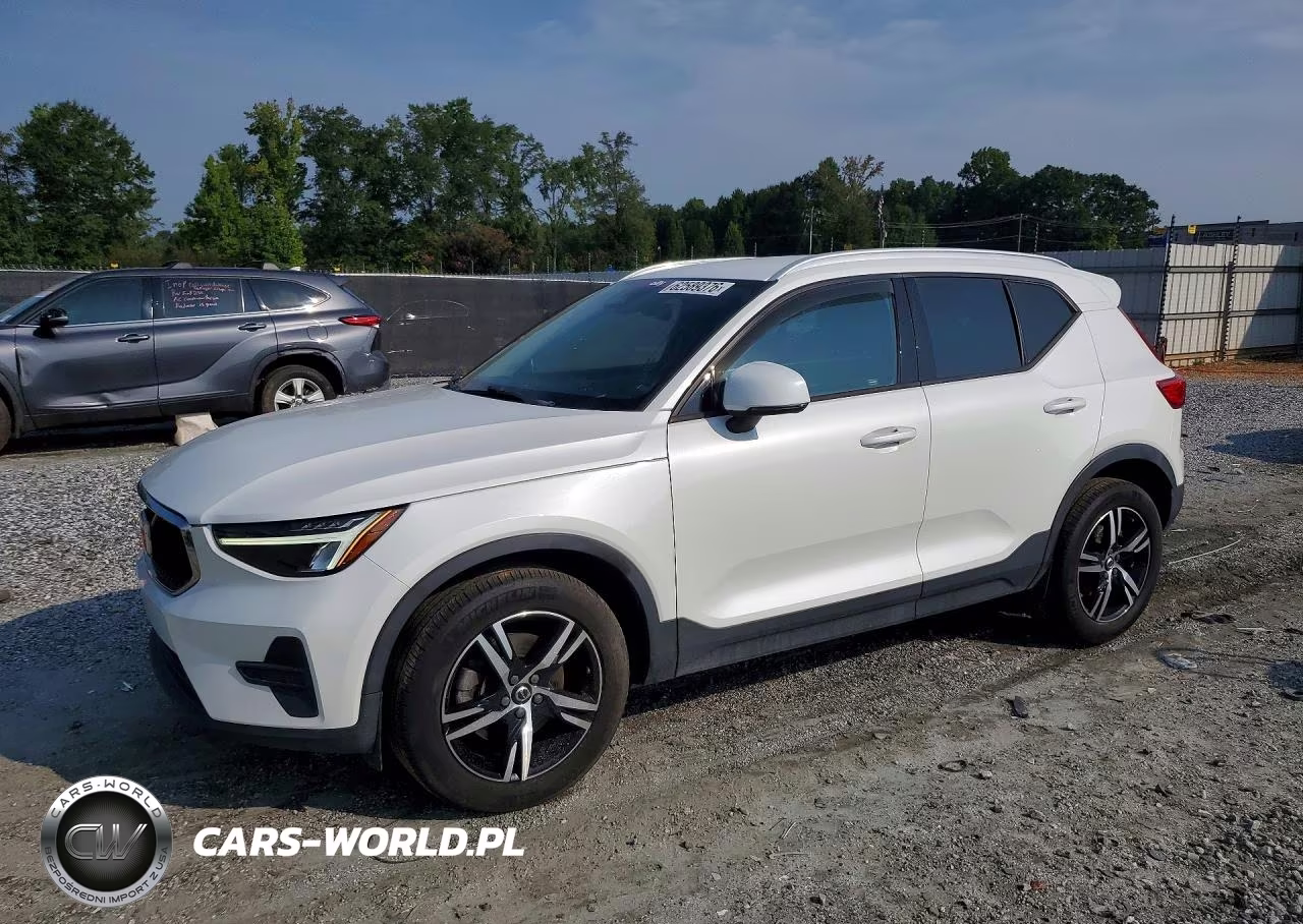 2023 Volvo Xc40 Core – zdjęcie 1 z 13