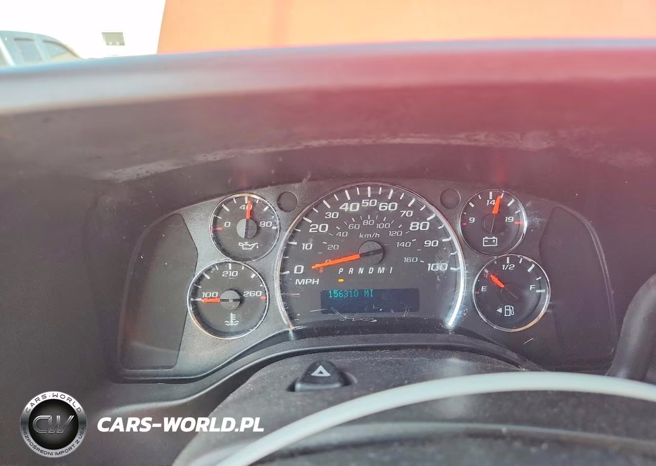 2018 Chevrolet Express G2500 VIN:1GCWGBFG6J1175788 - 9