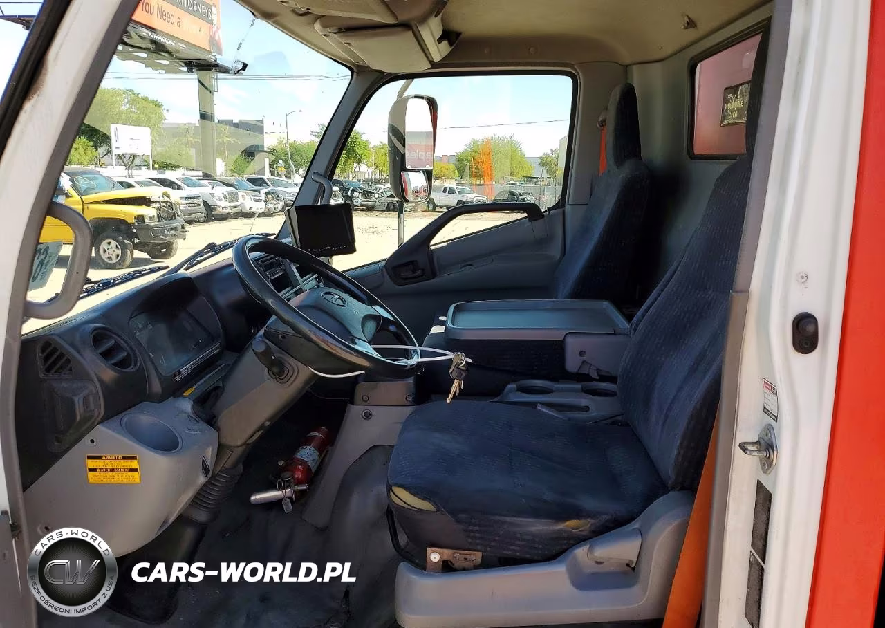 2018 Hino 195 Box Truck VIN:JHHSDM2HXJK006267 - 7