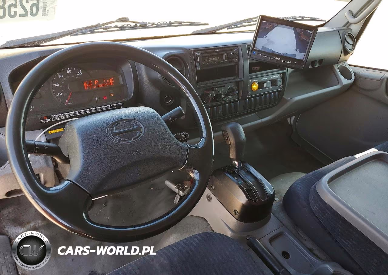 2018 Hino 195 Box Truck VIN:JHHSDM2HXJK006267 - 8
