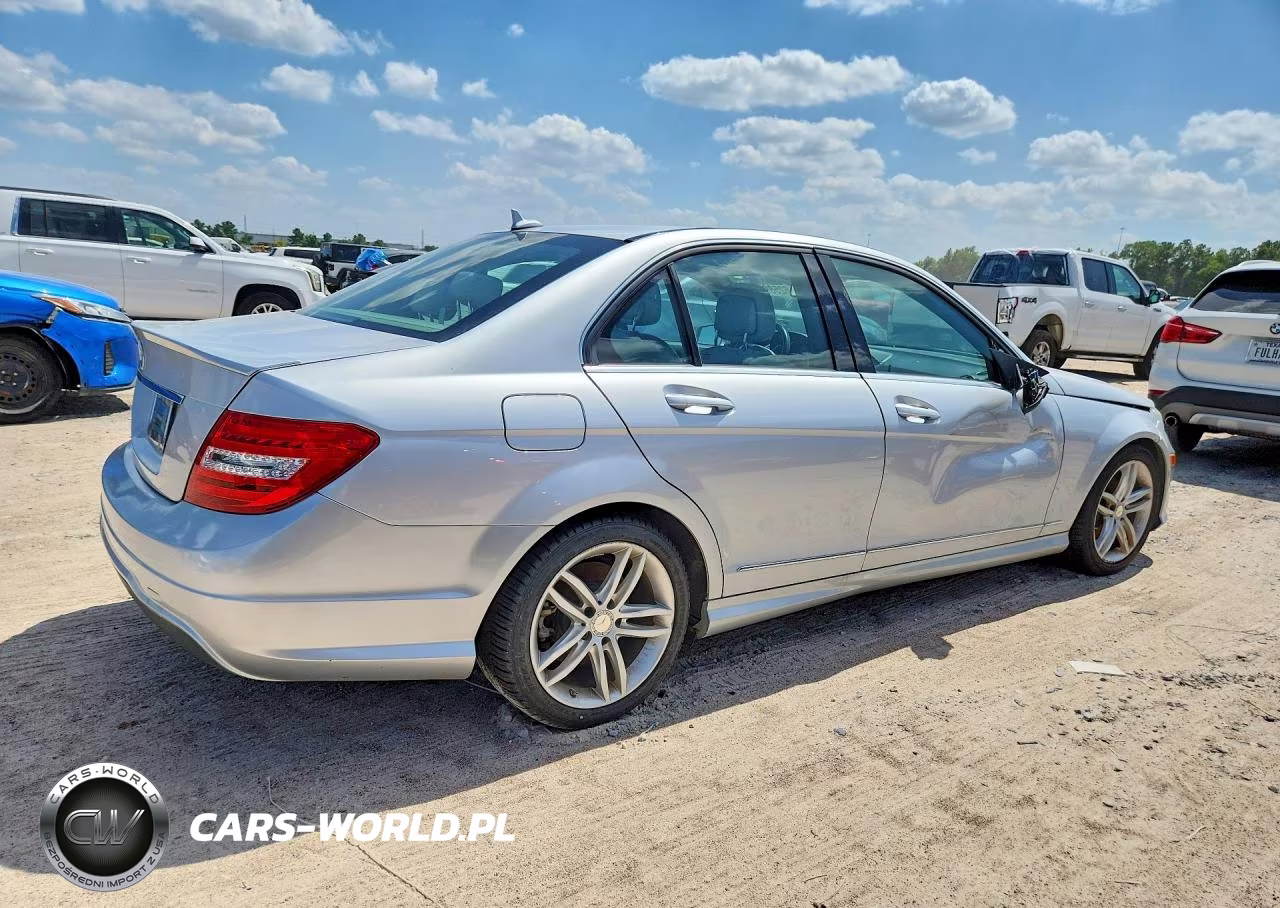 2013 Mercedes-Benz C VIN:WDDGF4HB7DR284079 - 3