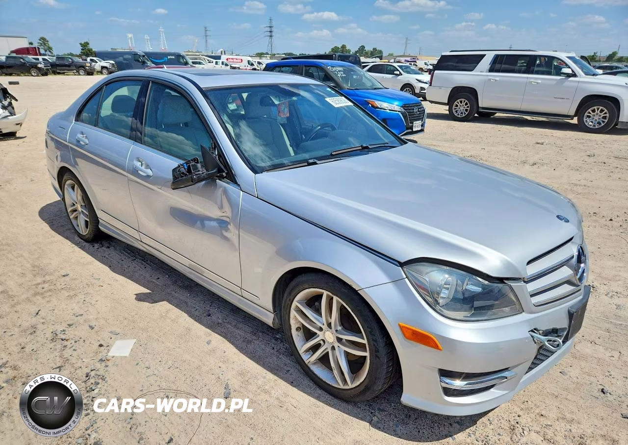2013 Mercedes-Benz C VIN:WDDGF4HB7DR284079 - 4