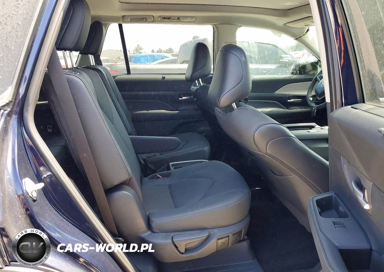 2025 Toyota Grand Highlander Platinum VIN:5TDAAAB57SS079165 - 11