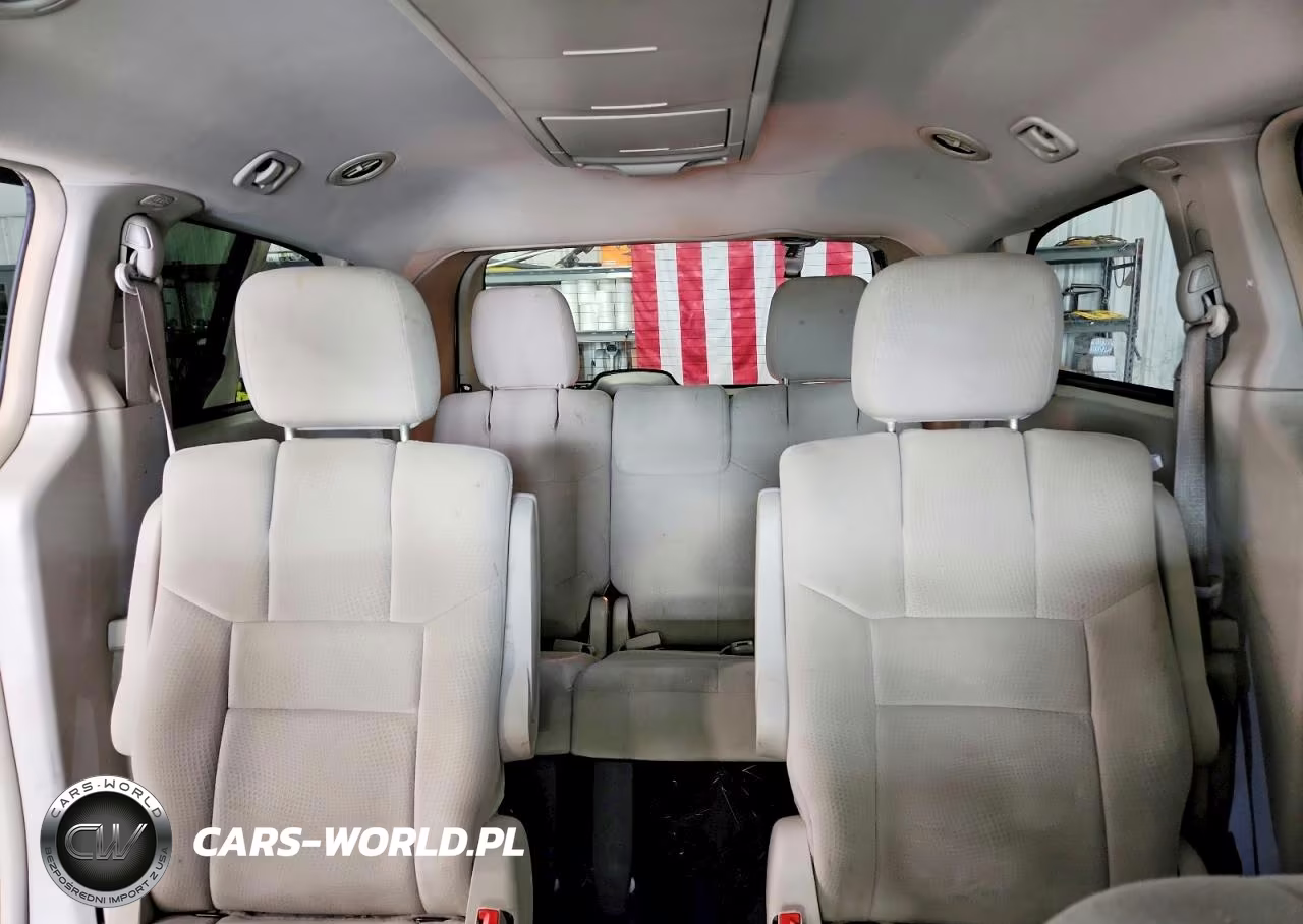 2011 Chrysler Town & Country Touring VIN:2A4RR5DG2BR676423 - 10