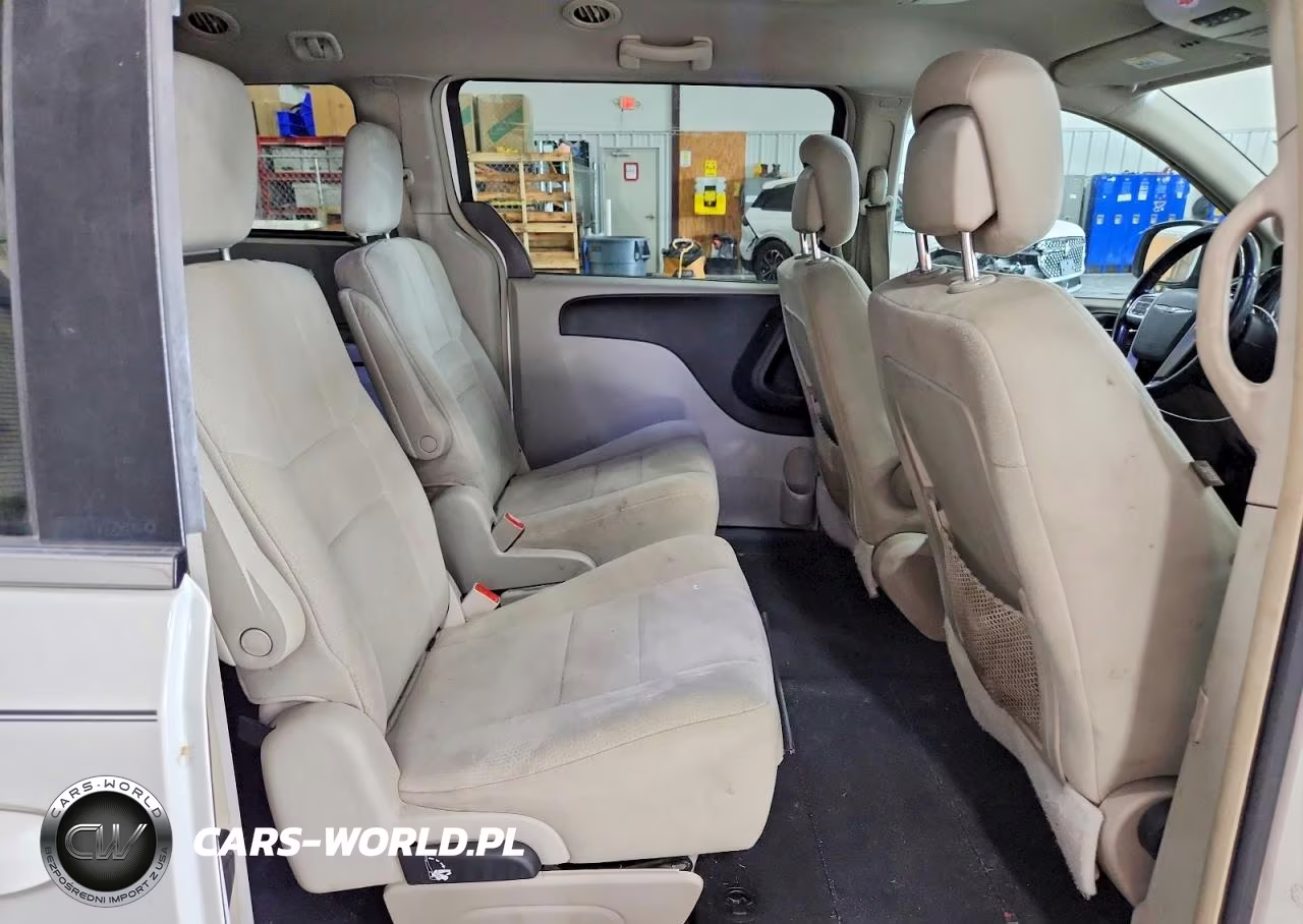 2011 Chrysler Town & Country Touring VIN:2A4RR5DG2BR676423 - 11