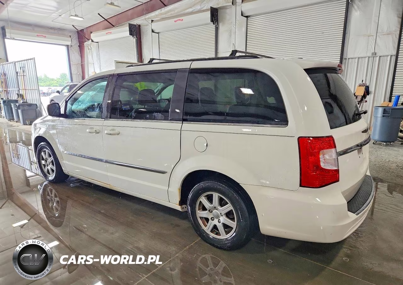 2011 Chrysler Town & Country Touring VIN:2A4RR5DG2BR676423 - 2