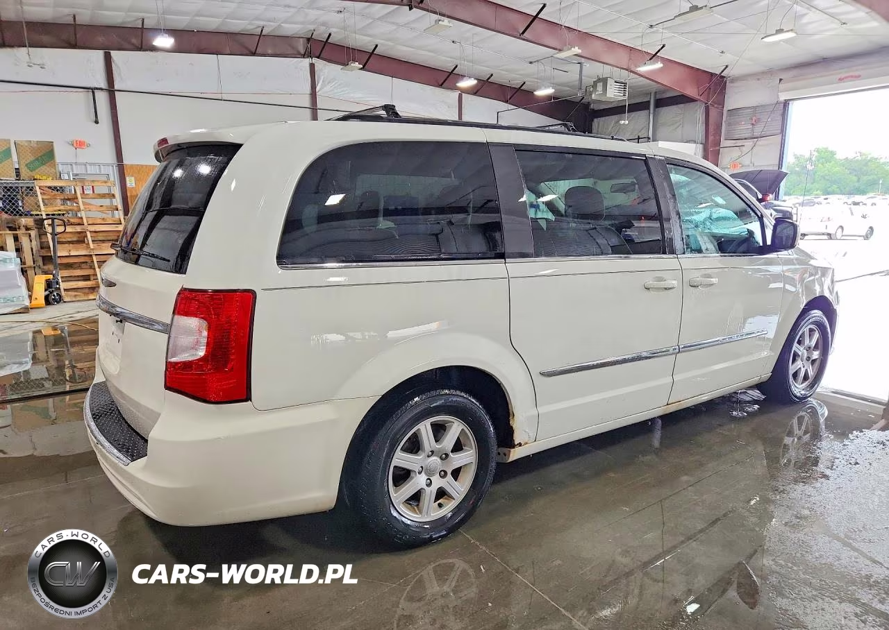 2011 Chrysler Town & Country Touring VIN:2A4RR5DG2BR676423 - 3