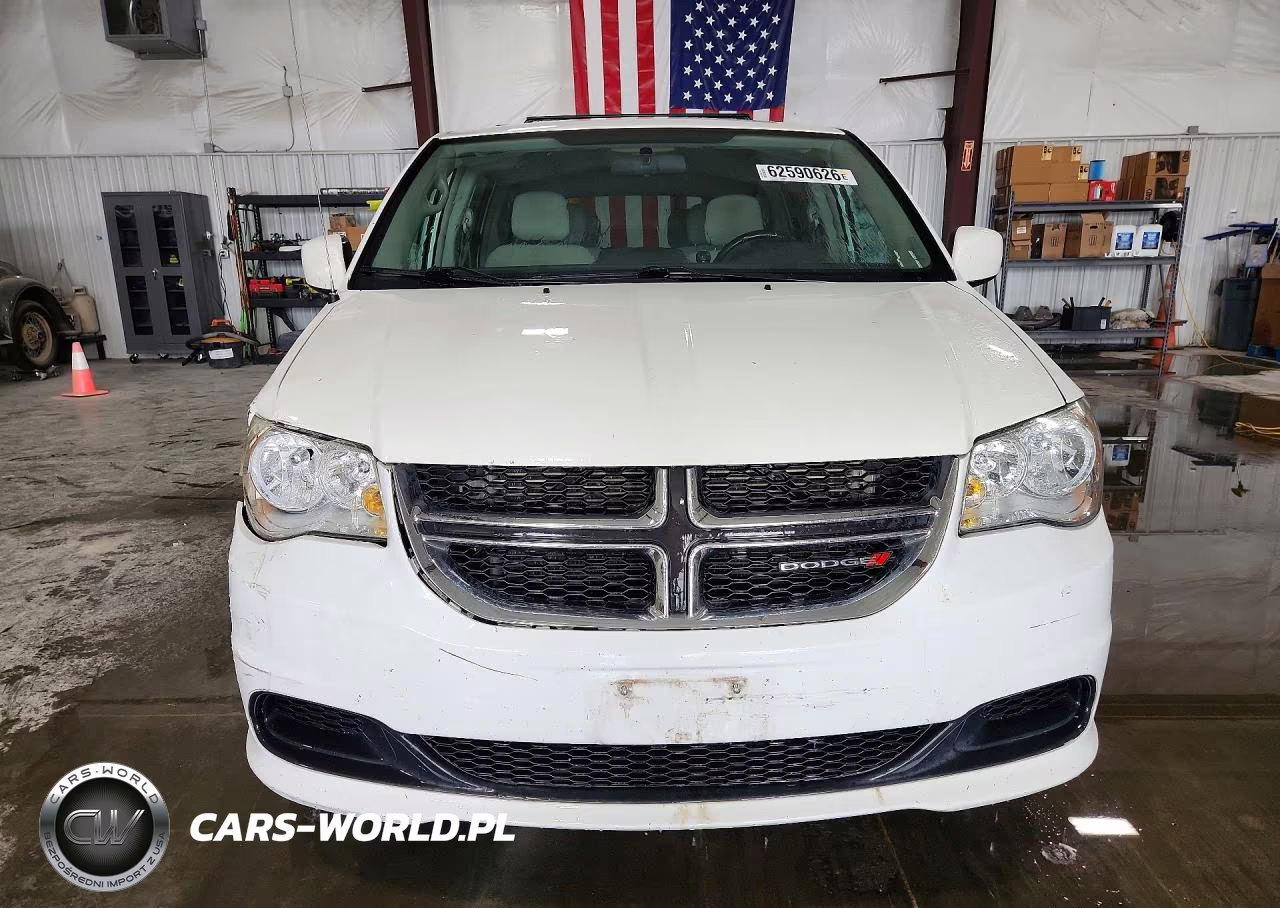 2011 Chrysler Town & Country Touring VIN:2A4RR5DG2BR676423 - 5