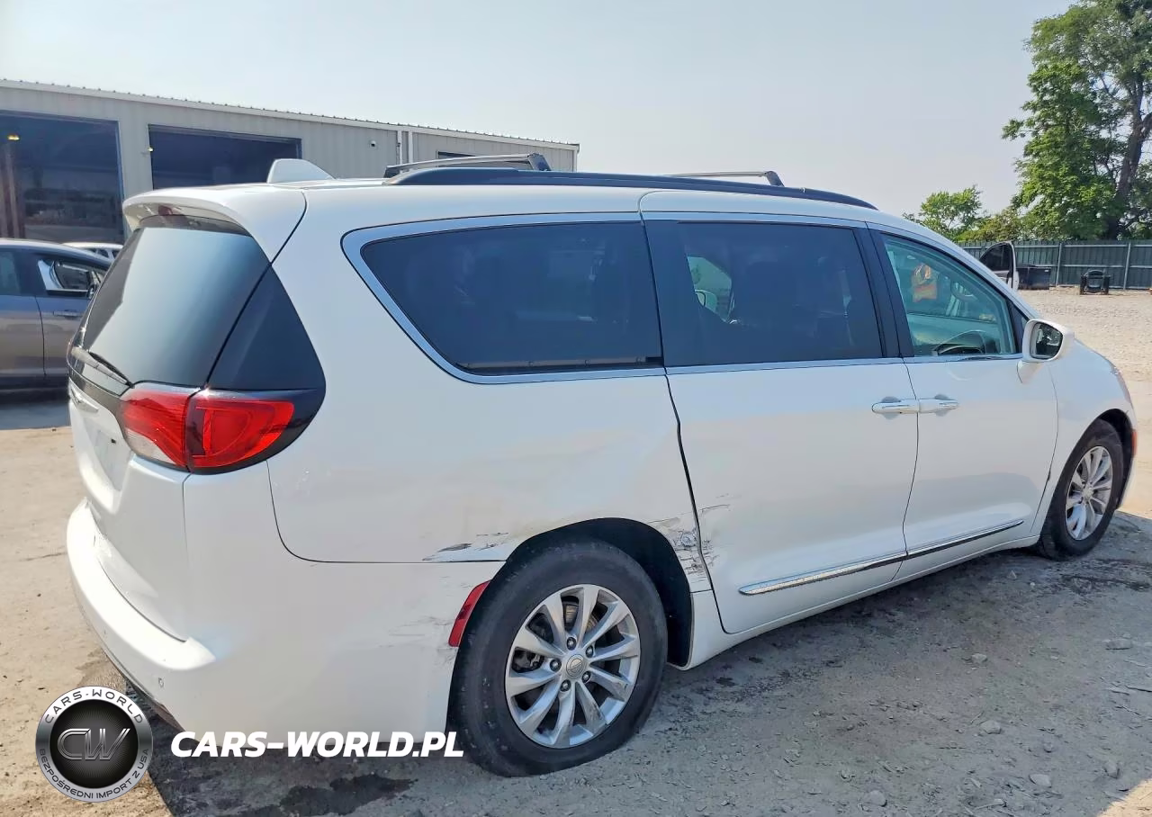 2017 Chrysler Pacifica Touring L VIN:2C4RC1BG0HR683169 - 3